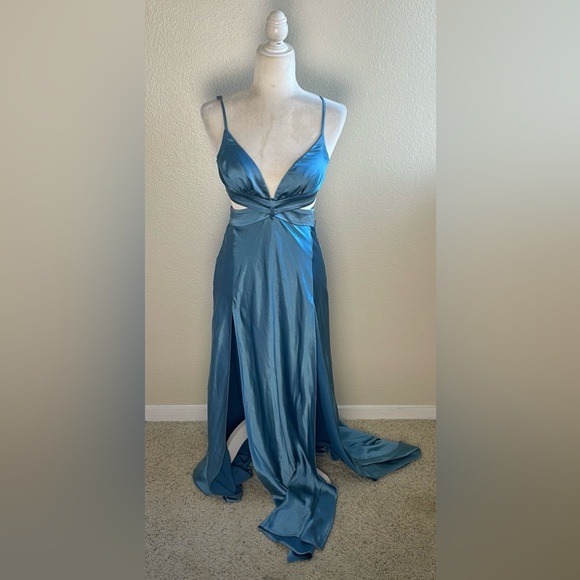 SHOWPO - PRECIOUS MAXI DRESS - PLUNGE CUT OUT DOUBLE SPLIT DRESS IN STEEL BLUE - Picture 5 of 12